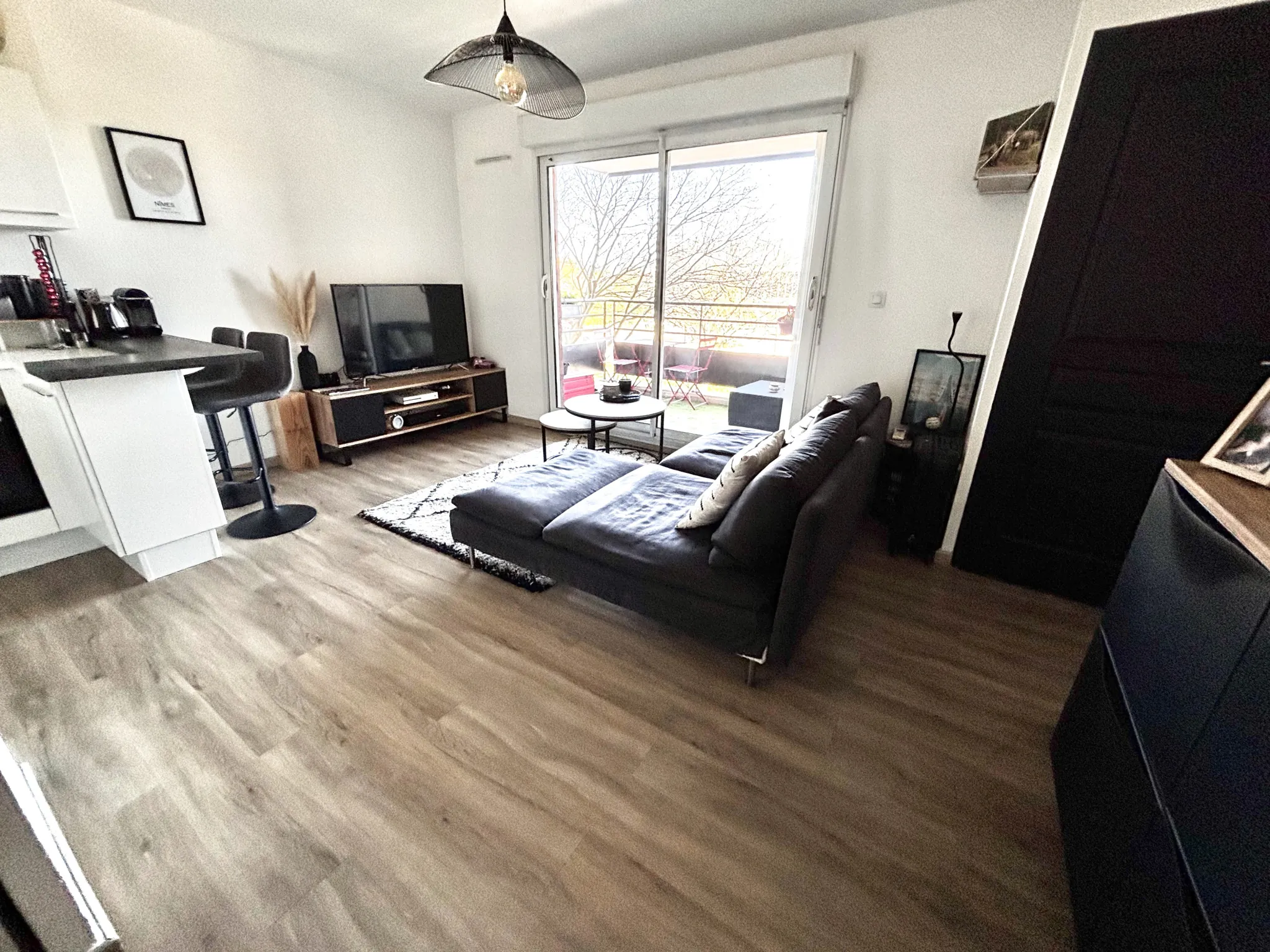 Appartement 2 pièces lumineux de 41 m² avec terrasse et garage à Nîmes dans un secteur calme 