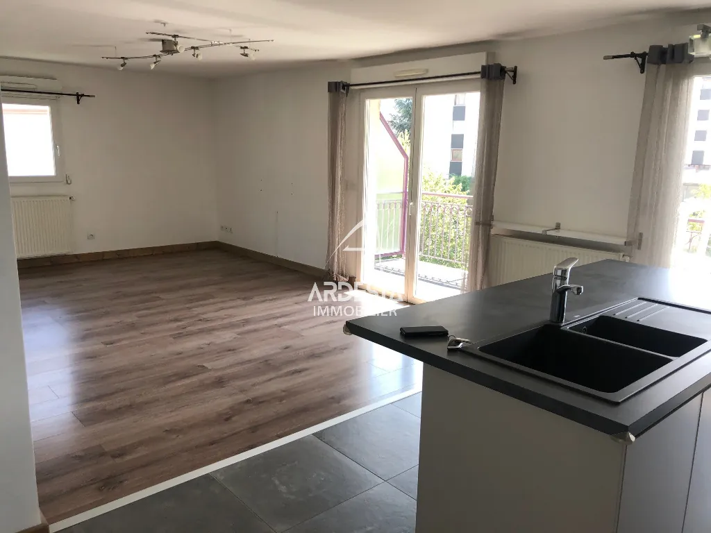 Appartement T4 de 89 m² au centre de Saint Jean de Maurienne avec balcon et parking 