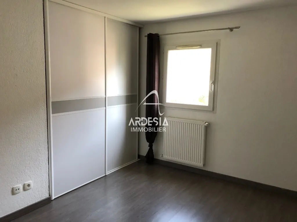 Appartement T4 de 89 m² au centre de Saint Jean de Maurienne avec balcon et parking 