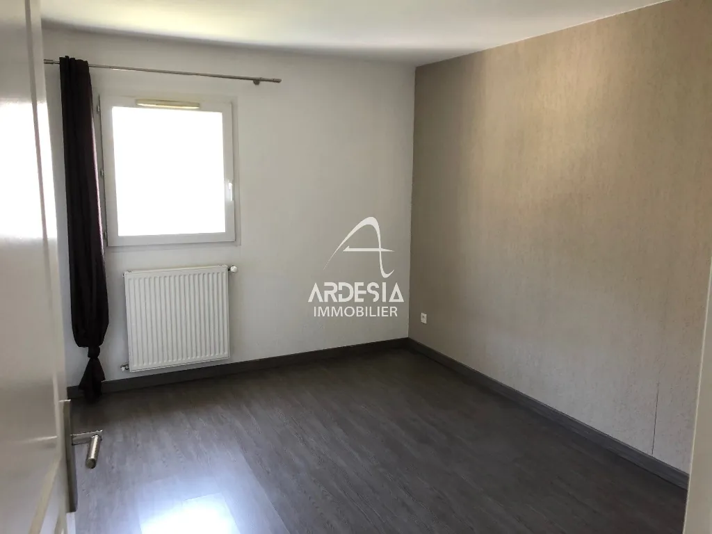 Appartement T4 de 89 m² au centre de Saint Jean de Maurienne avec balcon et parking 
