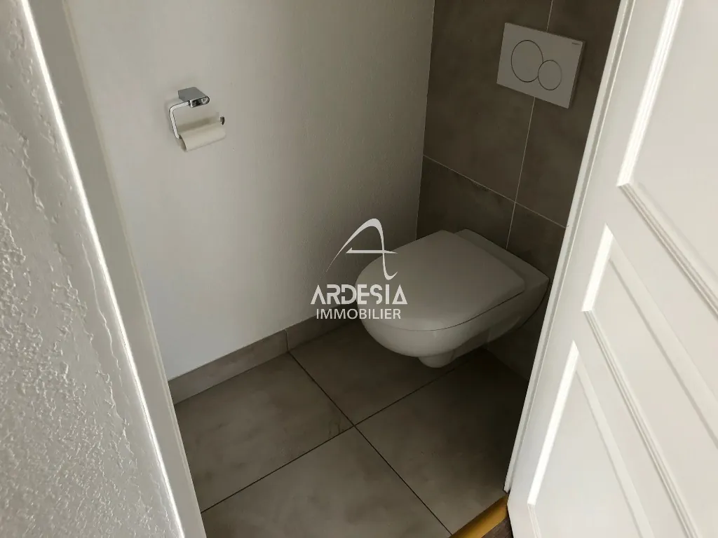 Appartement T4 de 89 m² au centre de Saint Jean de Maurienne avec balcon et parking 