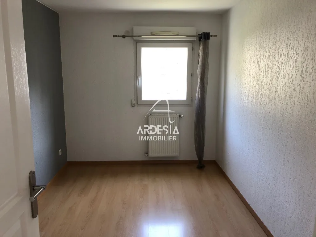 Appartement T4 de 89 m² au centre de Saint Jean de Maurienne avec balcon et parking 