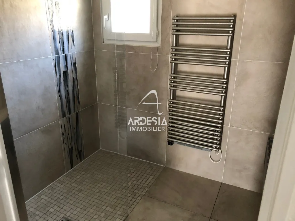 Appartement T4 de 89 m² au centre de Saint Jean de Maurienne avec balcon et parking 
