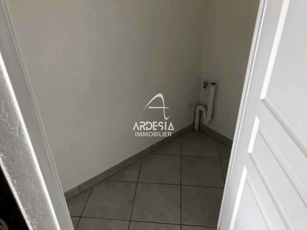 Appartement T4 de 89 m² au centre de Saint Jean de Maurienne avec balcon et parking 
