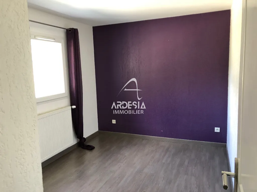 Appartement T4 de 89 m² au centre de Saint Jean de Maurienne avec balcon et parking 