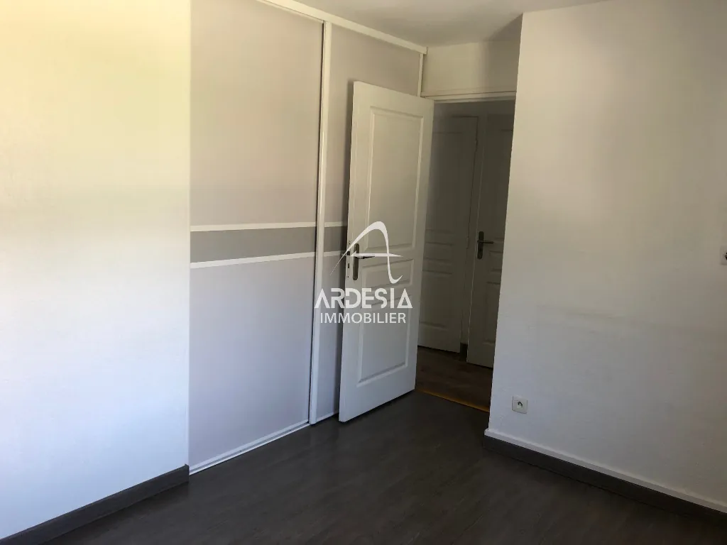 Appartement T4 de 89 m² au centre de Saint Jean de Maurienne avec balcon et parking 
