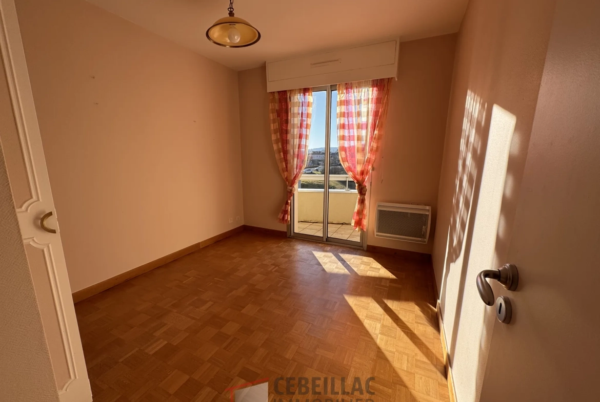 Appartement lumineux de 71 m² avec balcon à Cebeillac, Saint-Flour 