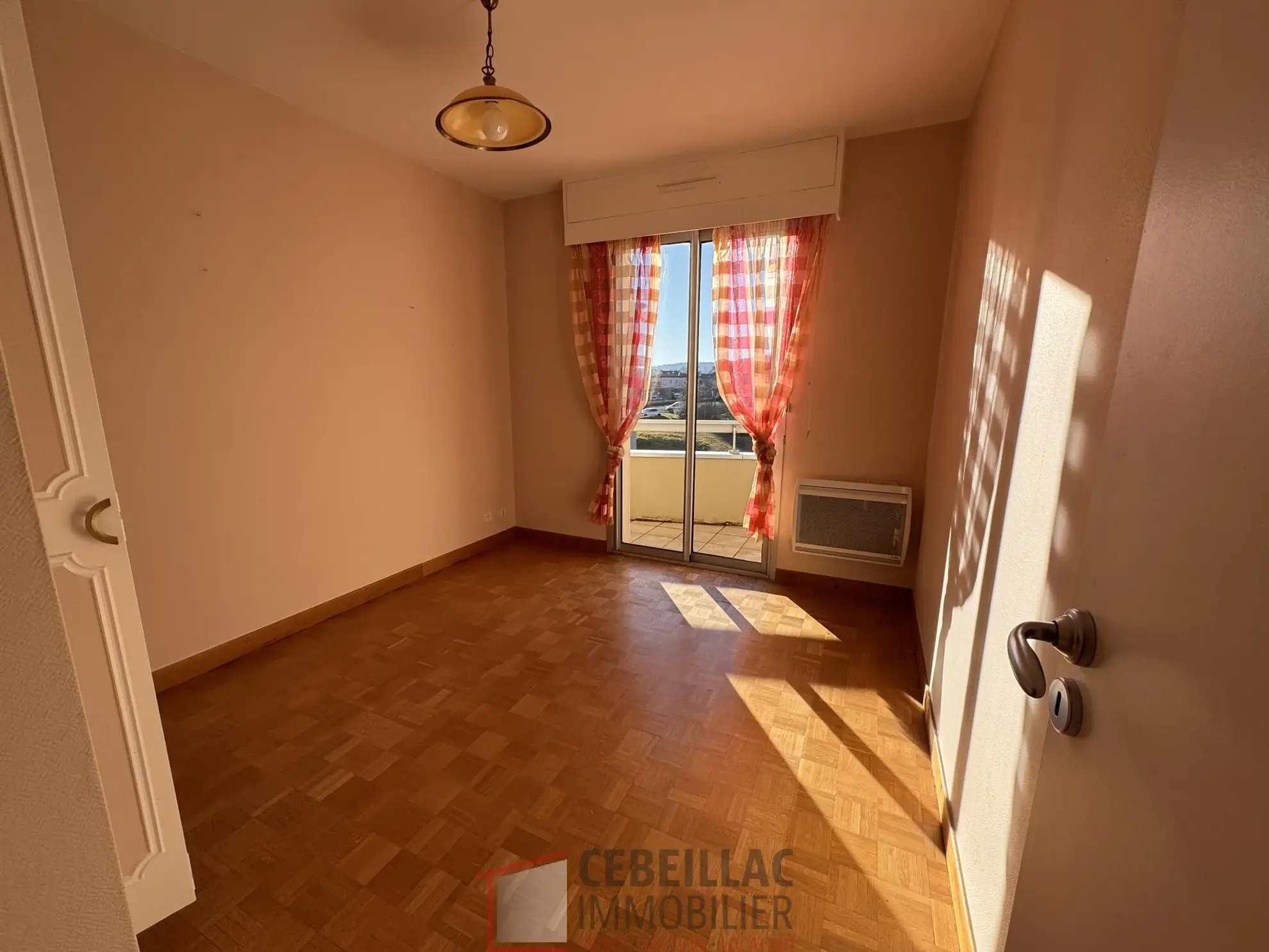 Appartement lumineux de 71 m² avec balcon à Cebeillac, Saint-Flour 