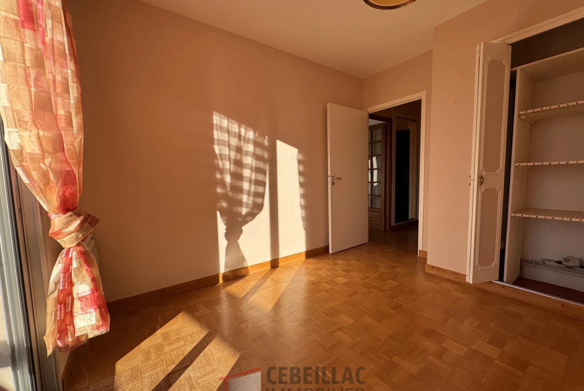Appartement lumineux de 71 m² avec balcon à Cebeillac, Saint-Flour 