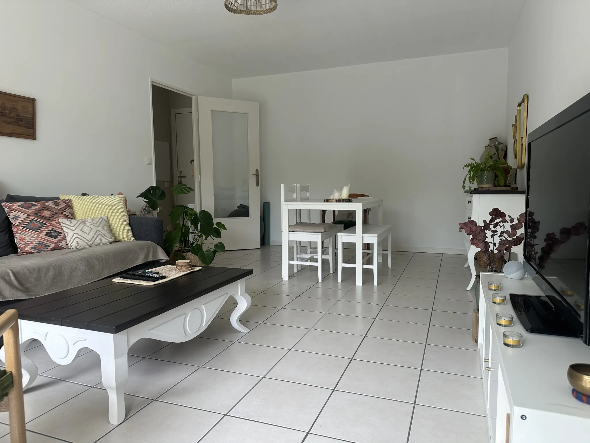 Charmant T2 à Anglet avec Terrasse, Parking et Cave dans Résidence de Standing 