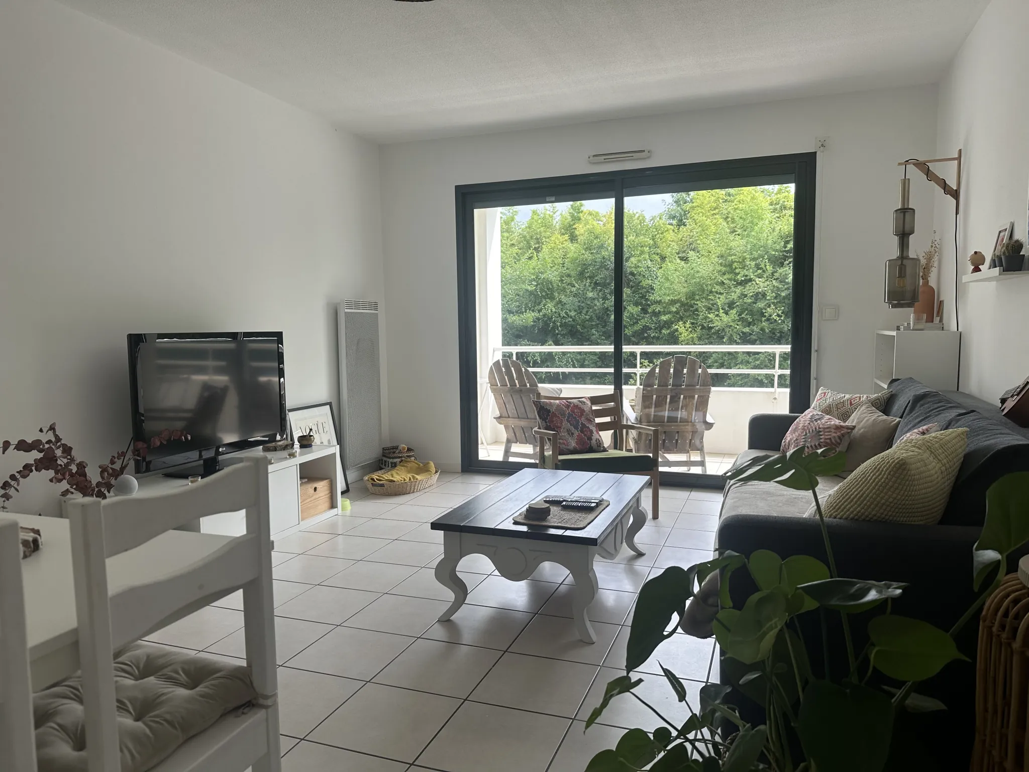 Charmant T2 à Anglet avec Terrasse, Parking et Cave dans Résidence de Standing 