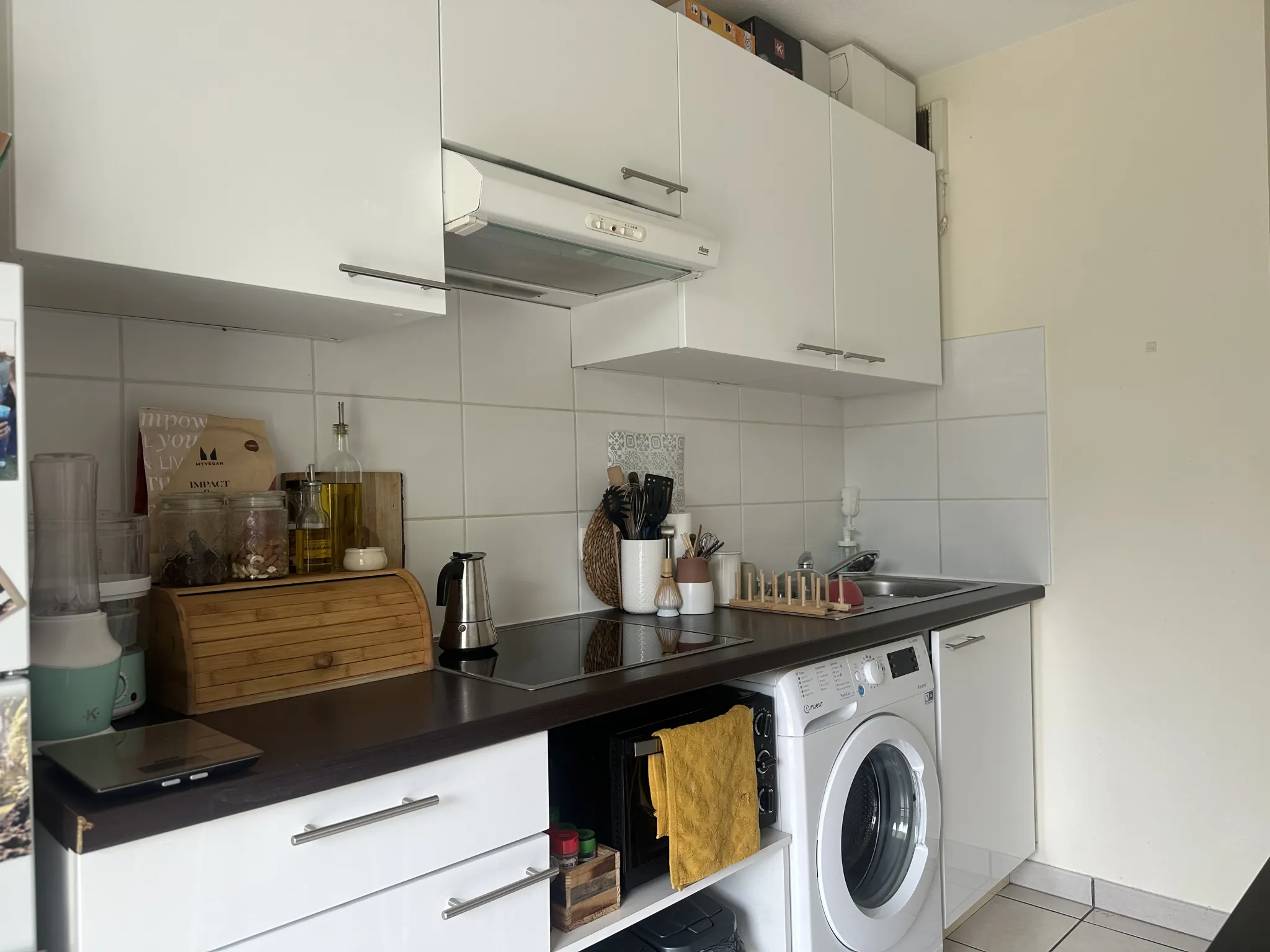 Charmant T2 à Anglet avec Terrasse, Parking et Cave dans Résidence de Standing 