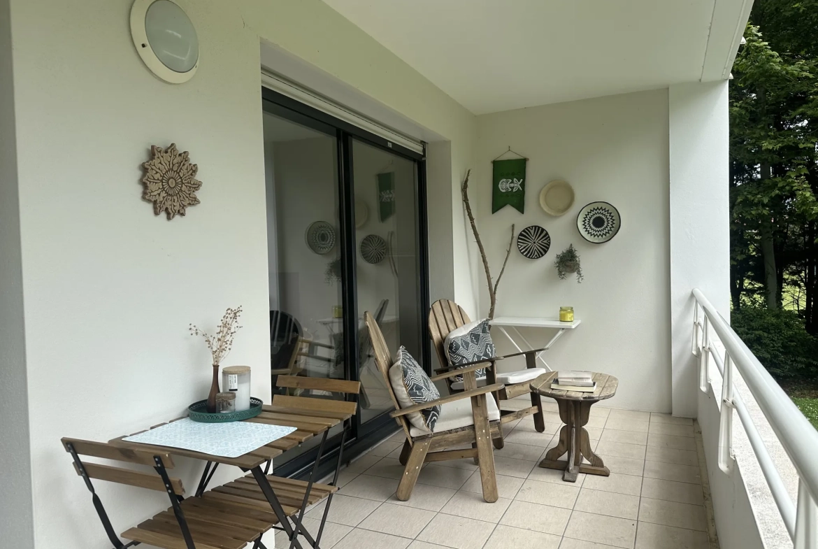 Charmant T2 à Anglet avec Terrasse, Parking et Cave dans Résidence de Standing 