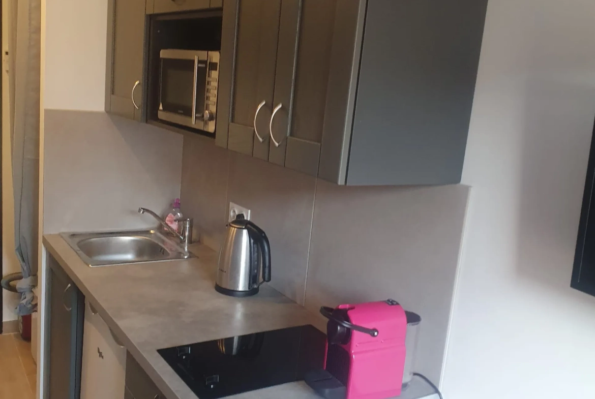 Studio rénové de 12,45 m² à Nice, emplacement idéal dans le quartier des Fleurs 