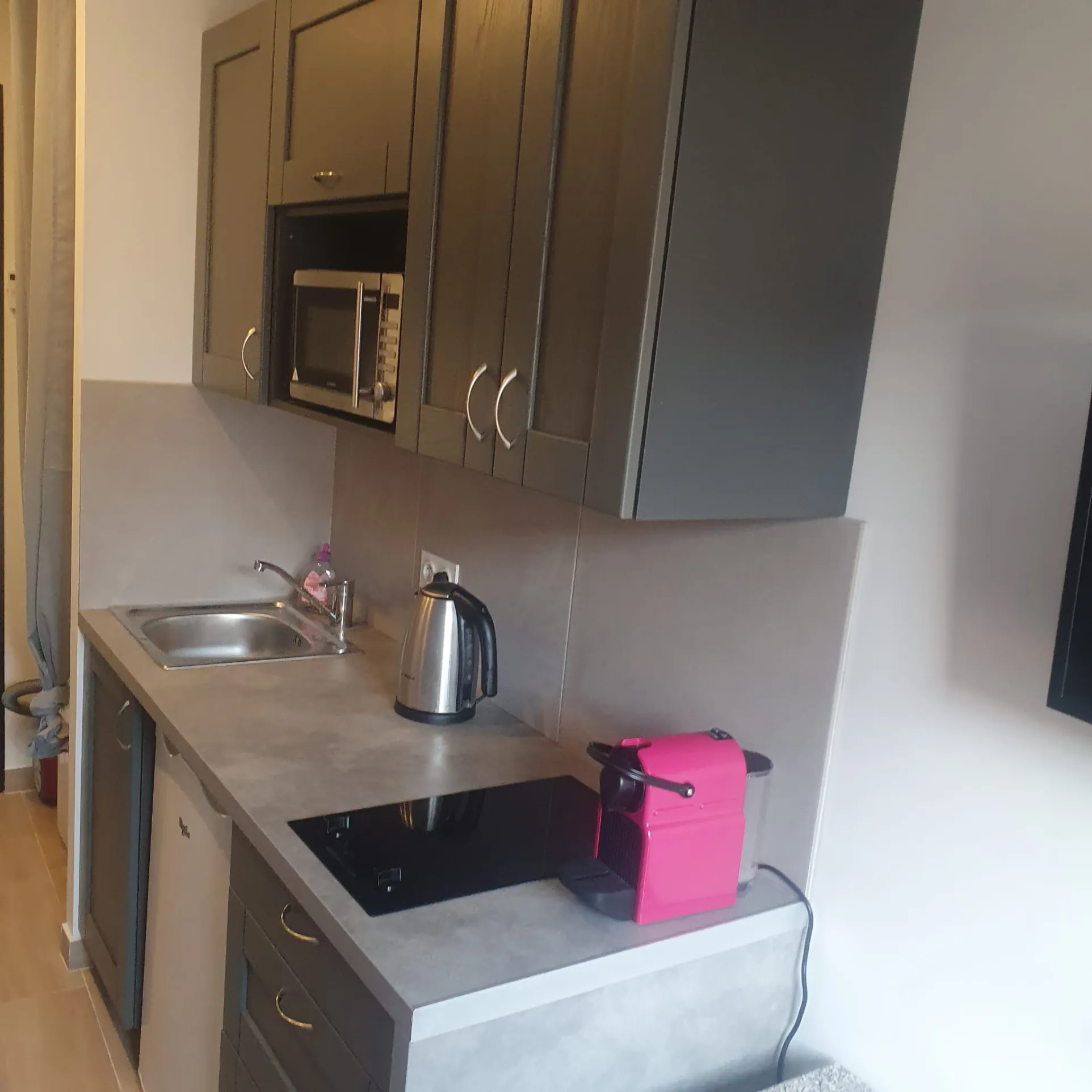 Studio rénové de 12,45 m² à Nice, emplacement idéal dans le quartier des Fleurs 