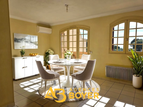 Charmant appartement 2 pièces avec terrasse et vue mer à Bandol 