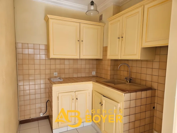 Charmant appartement 2 pièces avec terrasse et vue mer à Bandol 