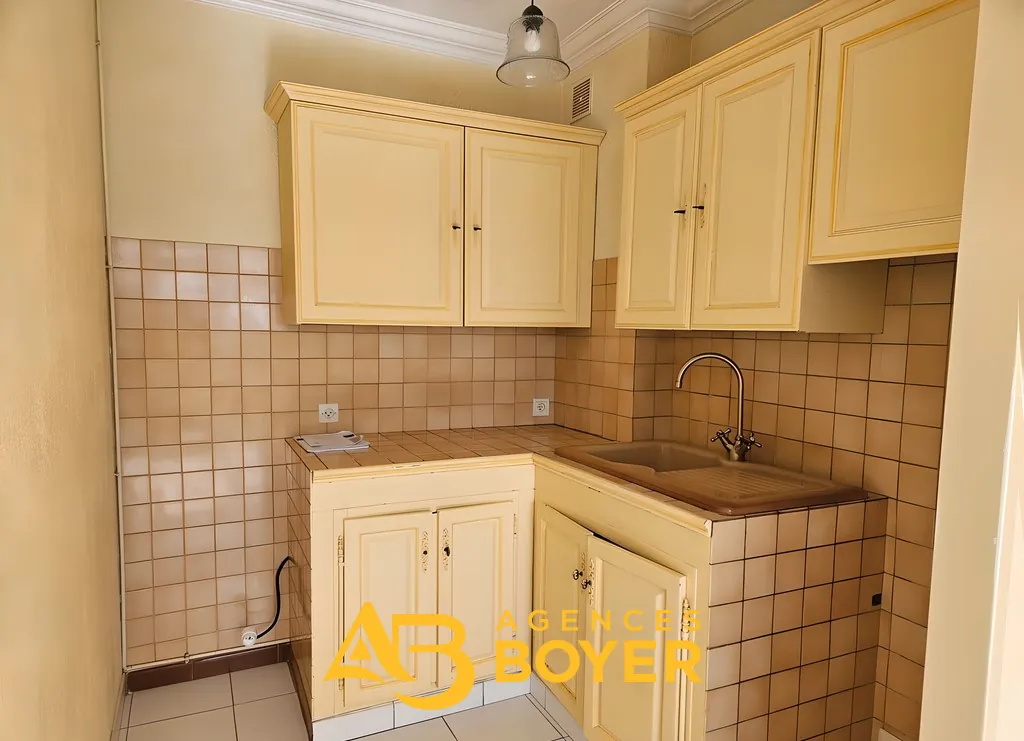 Charmant appartement 2 pièces avec terrasse et vue mer à Bandol 