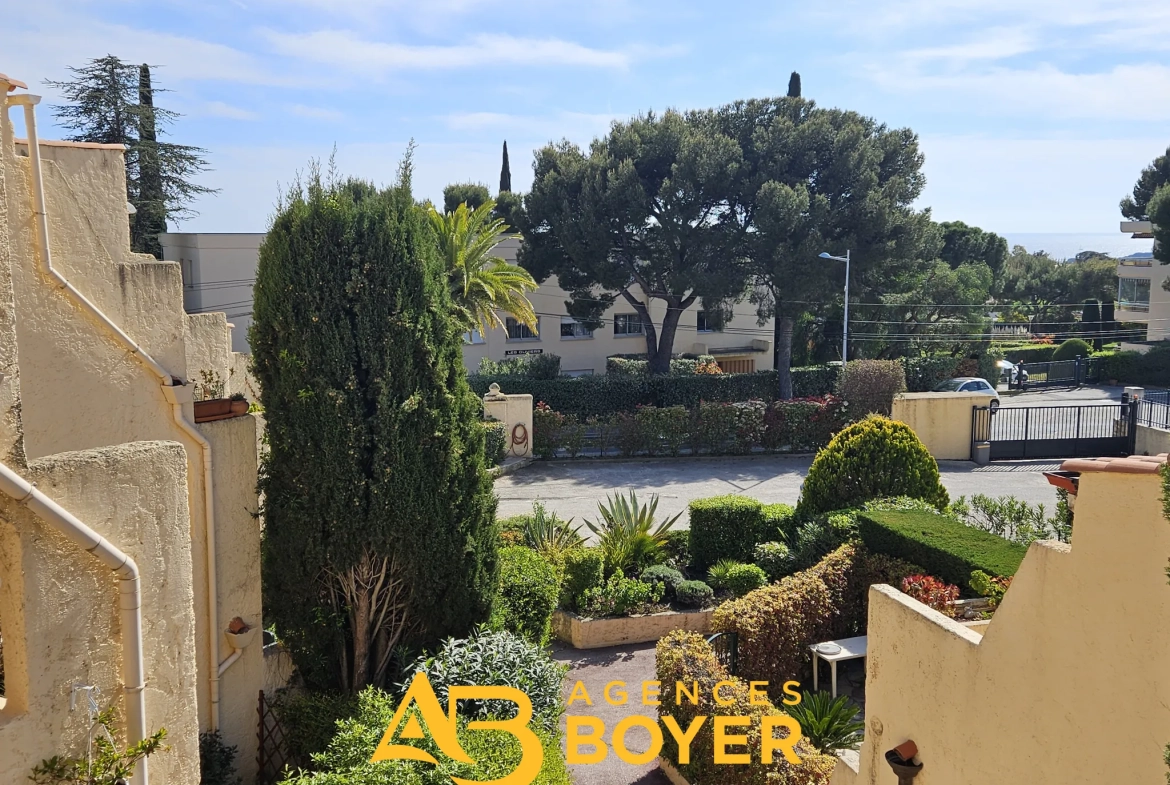 Charmant appartement 2 pièces avec terrasse et vue mer à Bandol 