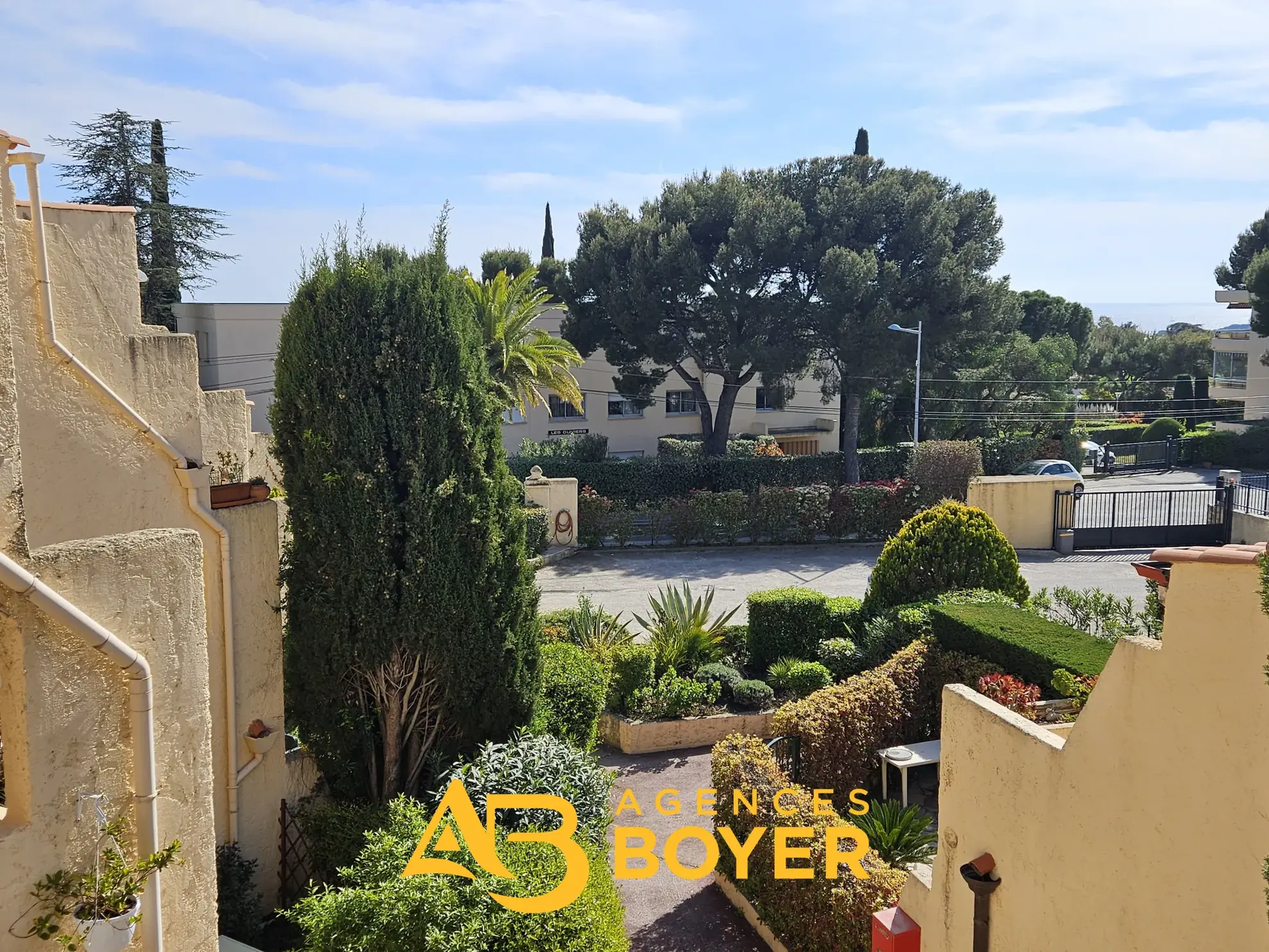 Charmant appartement 2 pièces avec terrasse et vue mer à Bandol 