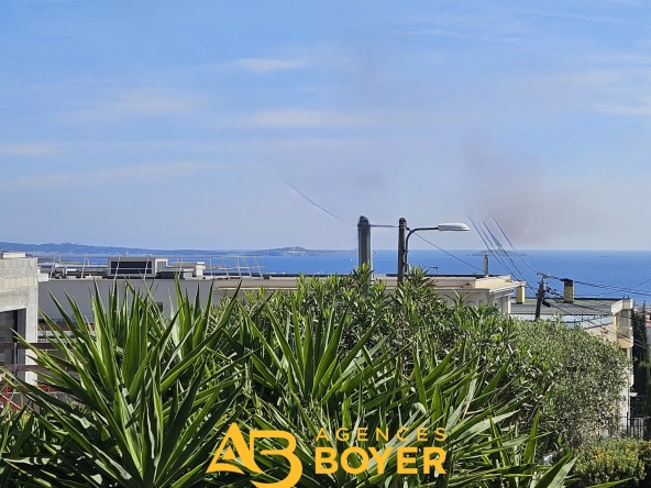 Charmant appartement 2 pièces avec terrasse et vue mer à Bandol 