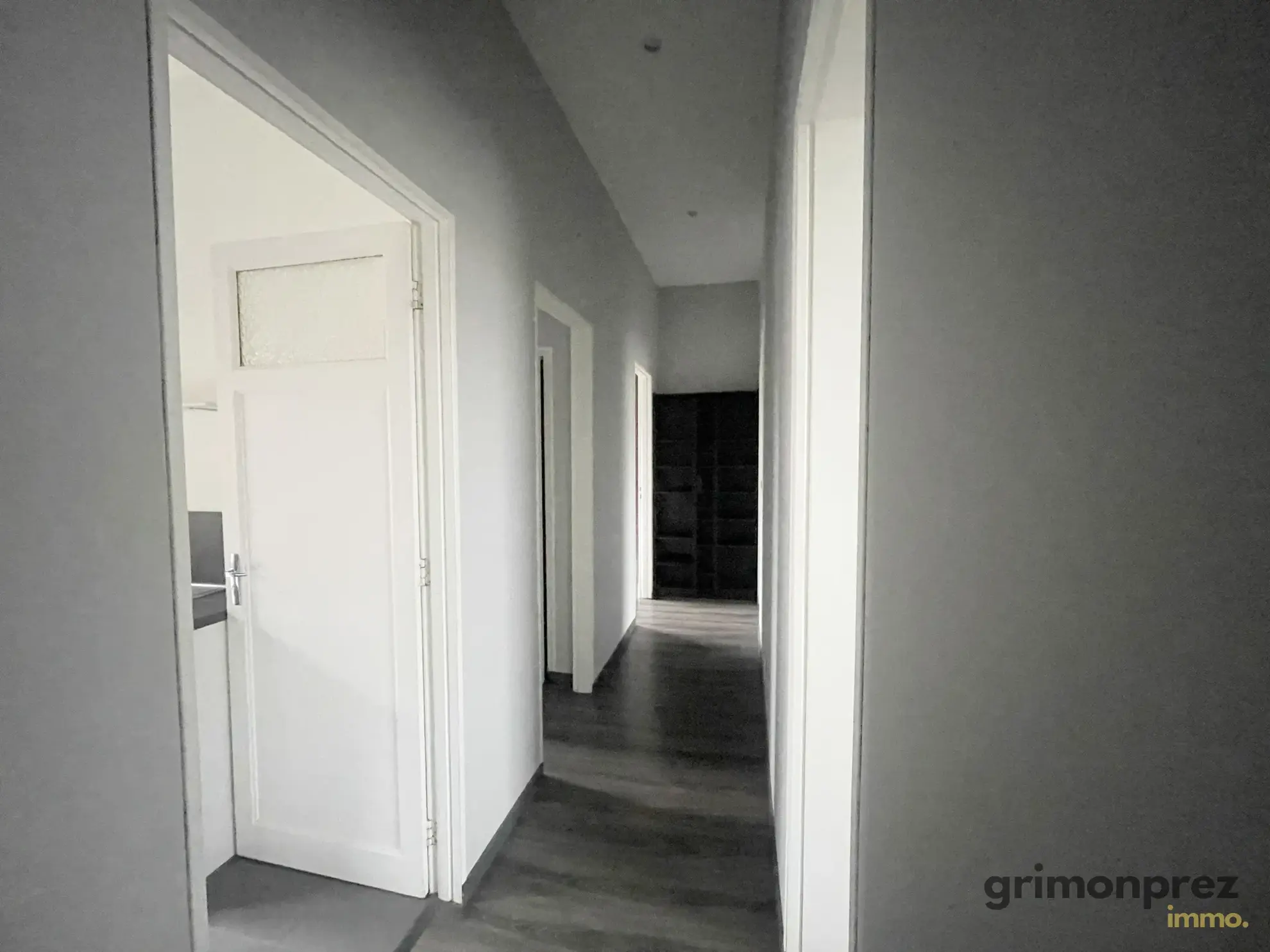 Appartement T3 spacieux avec balcon et parking à Roubaix, dans immeuble art déco 