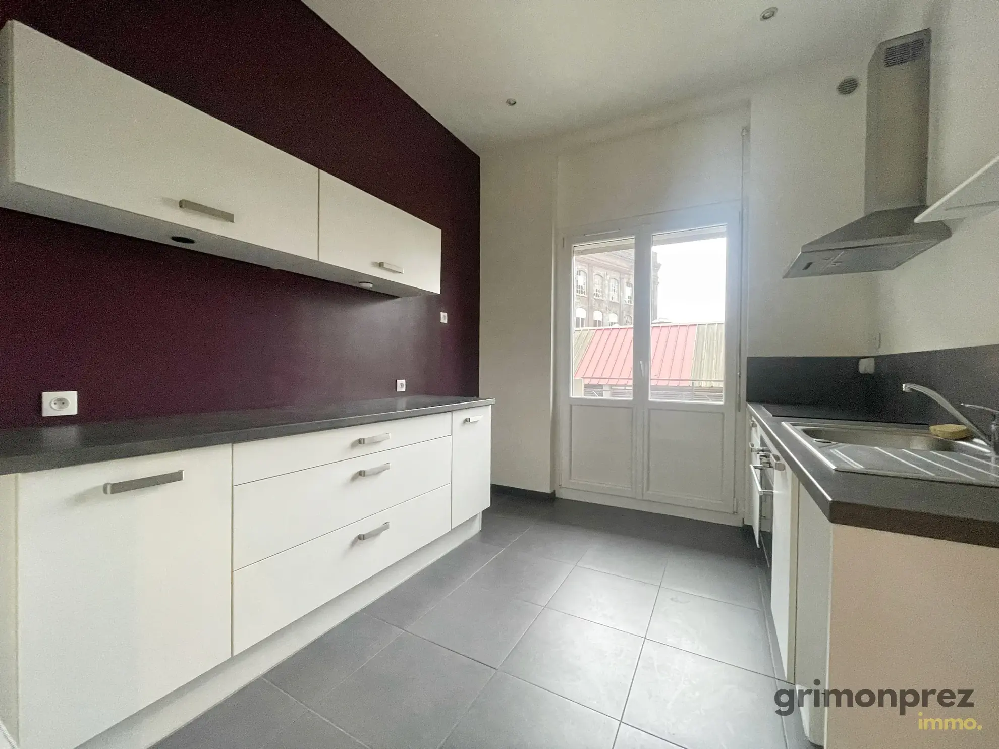 Appartement T3 spacieux avec balcon et parking à Roubaix, dans immeuble art déco 