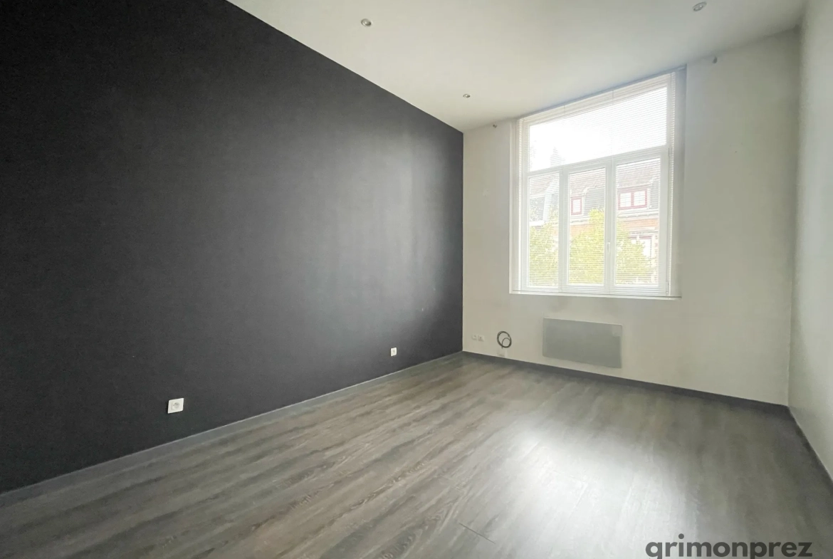 Appartement T3 spacieux avec balcon et parking à Roubaix, dans immeuble art déco 