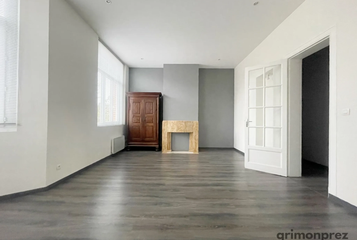 Appartement T3 spacieux avec balcon et parking à Roubaix, dans immeuble art déco 