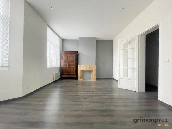 Appartement T3 spacieux avec balcon et parking à Roubaix, dans immeuble art déco