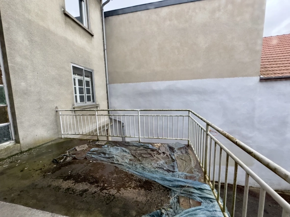 Grand appartement à vendre à Freyming-Merlebach avec terrasse et potentiel de rénovation 
