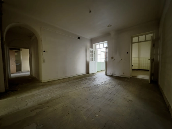 Grand appartement à vendre à Freyming-Merlebach avec terrasse et potentiel de rénovation 