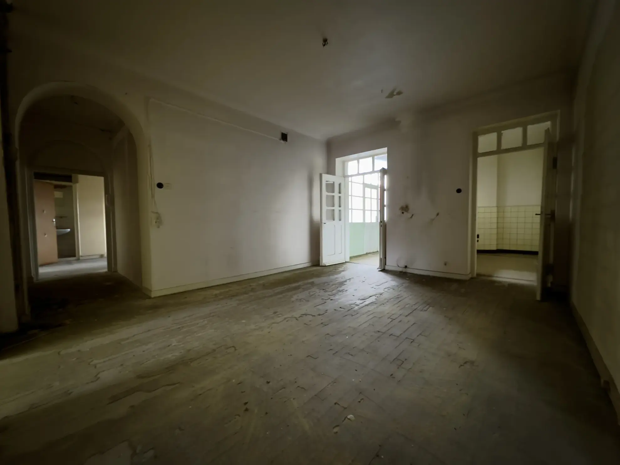 Grand appartement à vendre à Freyming-Merlebach avec terrasse et potentiel de rénovation 