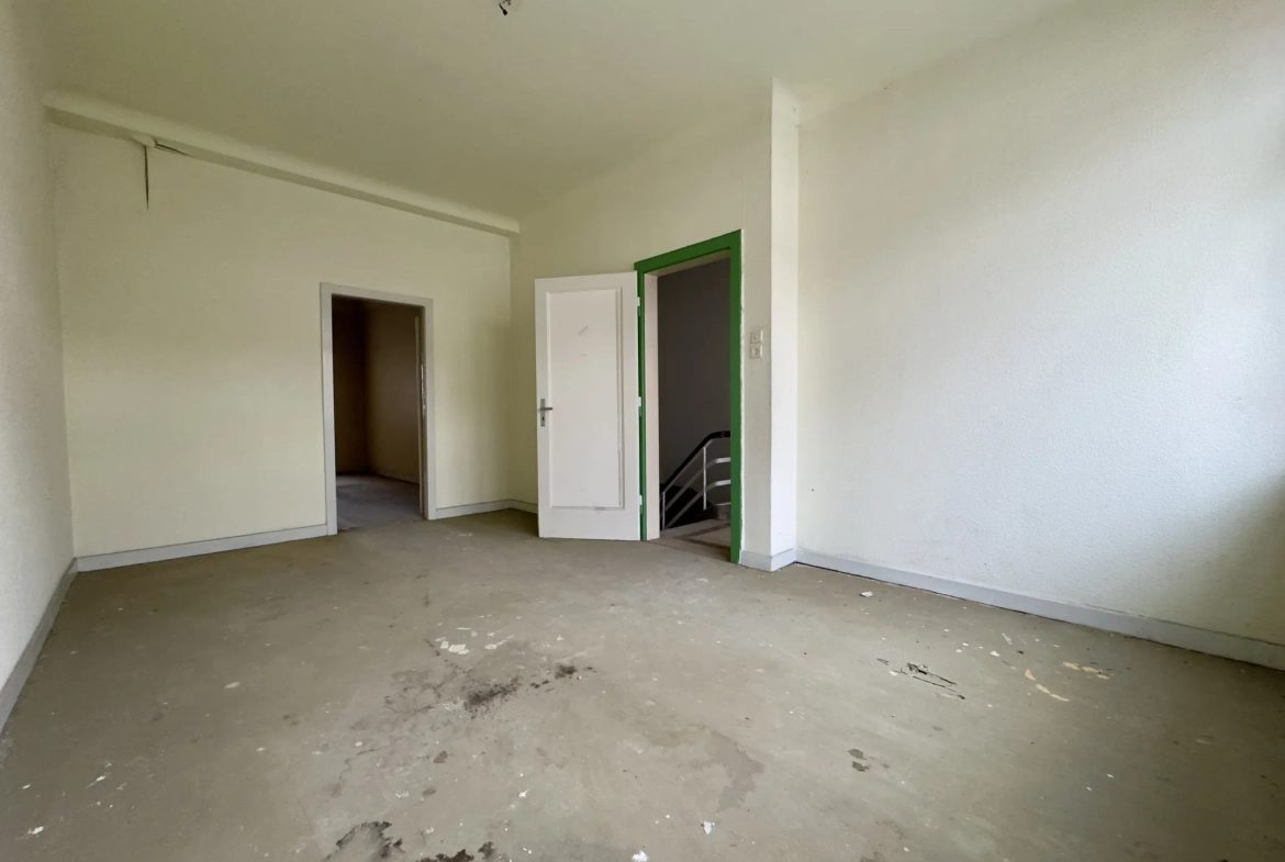 Grand appartement à vendre à Freyming-Merlebach avec terrasse et potentiel de rénovation 
