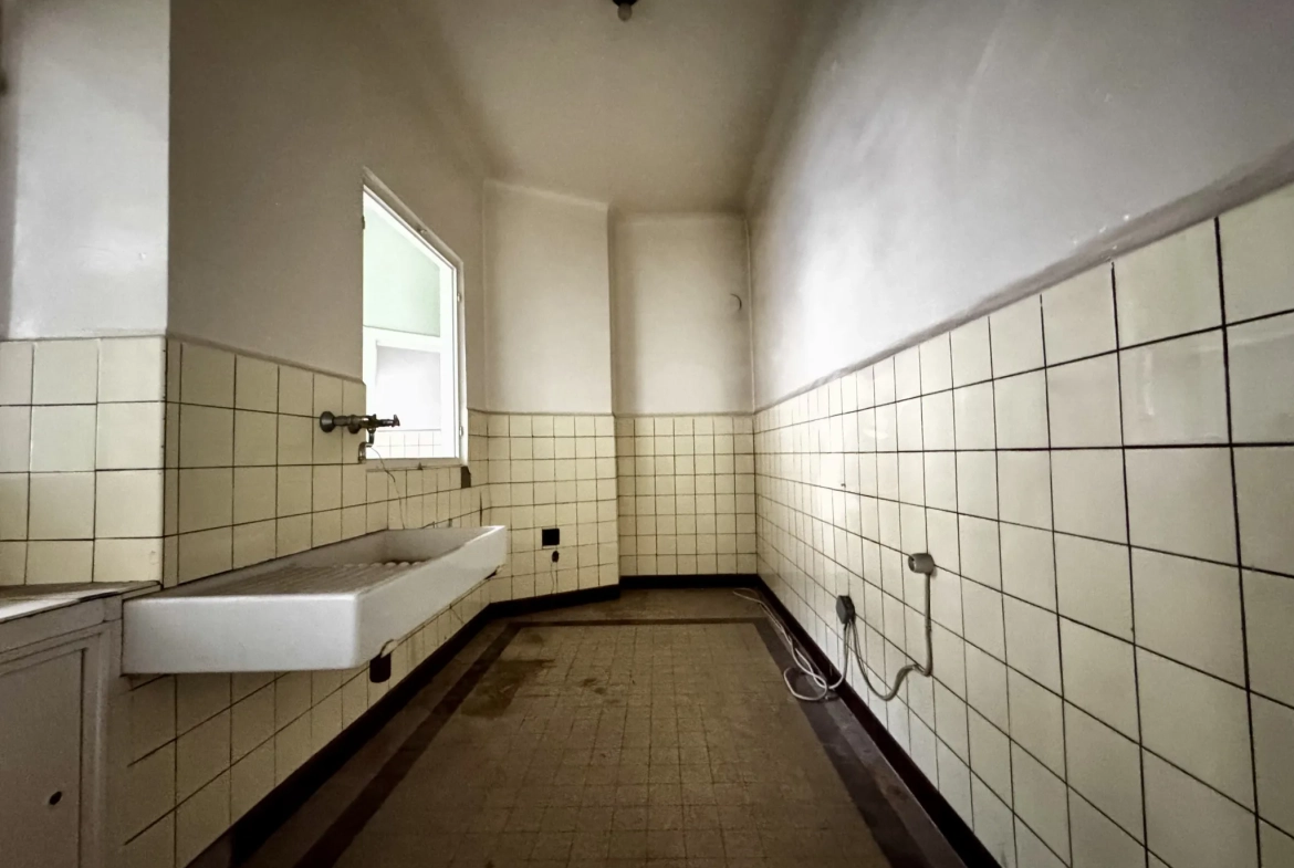 Grand appartement à vendre à Freyming-Merlebach avec terrasse et potentiel de rénovation 