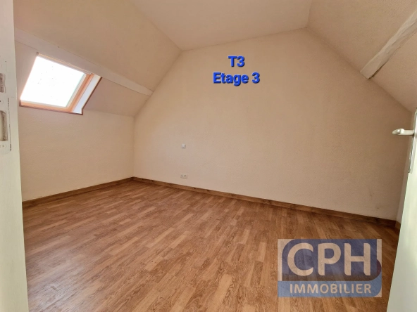 Immeuble à vendre à Trun avec fort potentiel locatif et rénovation à prévoir 