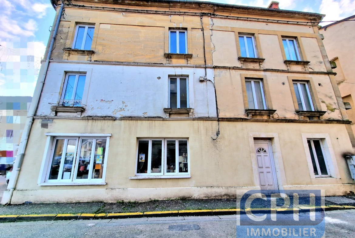 Immeuble à vendre à Trun avec fort potentiel locatif et rénovation à prévoir 