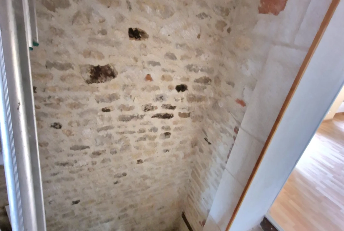 Immeuble à vendre à Trun avec fort potentiel locatif et rénovation à prévoir 