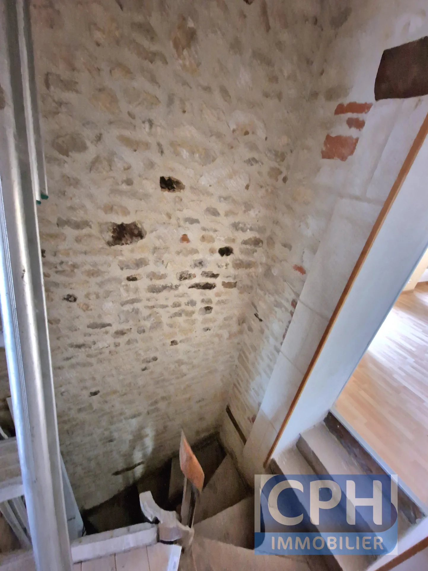 Immeuble à vendre à Trun avec fort potentiel locatif et rénovation à prévoir 
