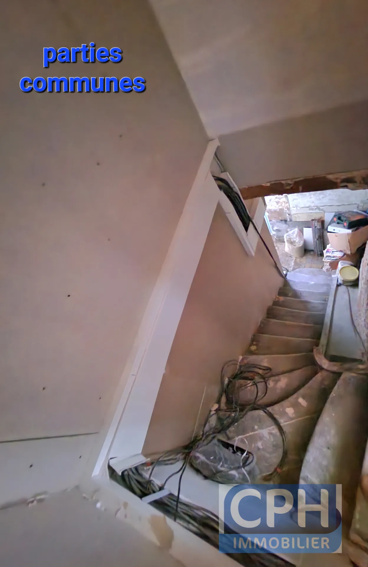 Immeuble à vendre à Trun avec fort potentiel locatif et rénovation à prévoir 