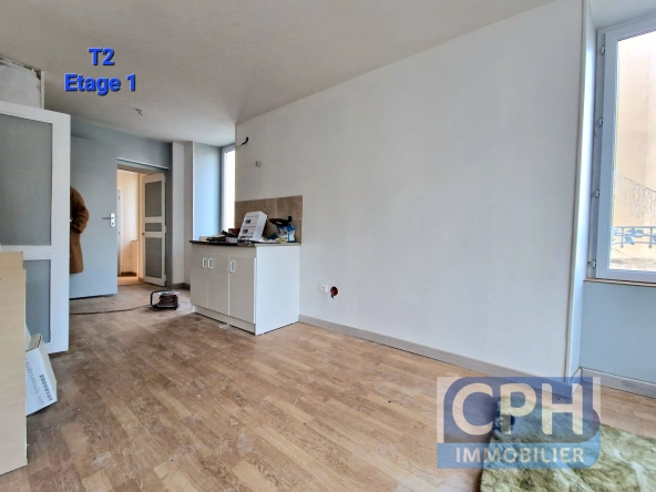 Immeuble à vendre à Trun avec fort potentiel locatif et rénovation à prévoir 