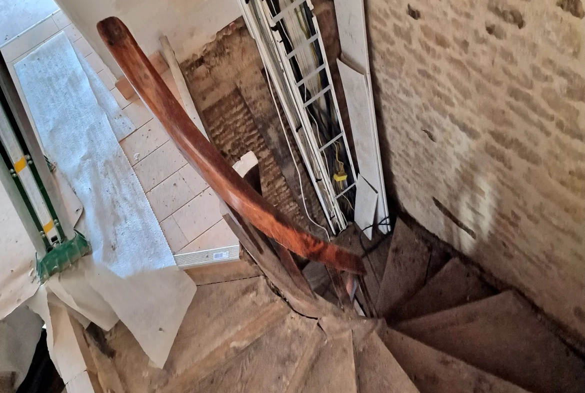 Immeuble à vendre à Trun avec fort potentiel locatif et rénovation à prévoir 