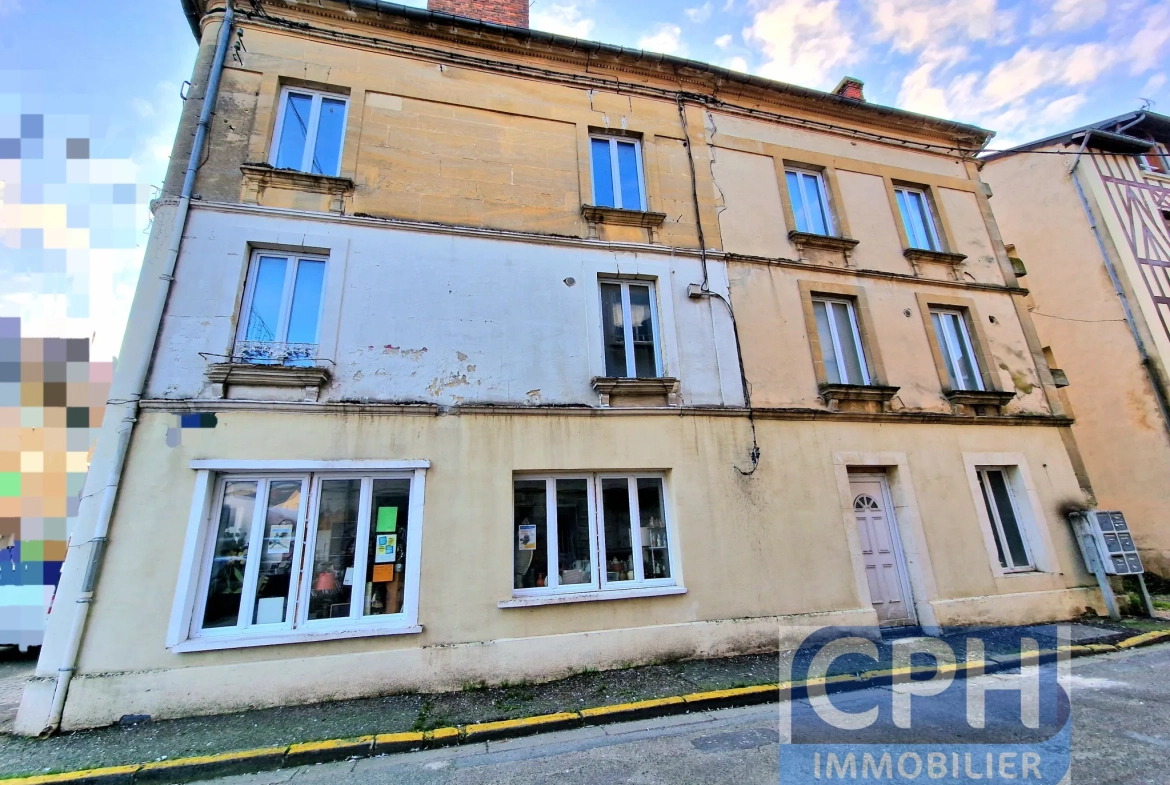 Immeuble à vendre à Trun avec fort potentiel locatif et rénovation à prévoir 