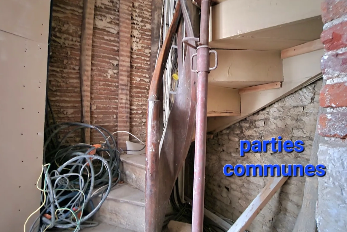 Immeuble à vendre à Trun avec fort potentiel locatif et rénovation à prévoir 