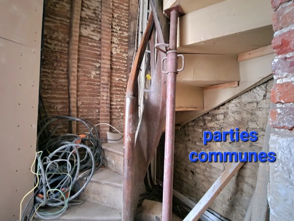 Immeuble à vendre à Trun avec fort potentiel locatif et rénovation à prévoir 