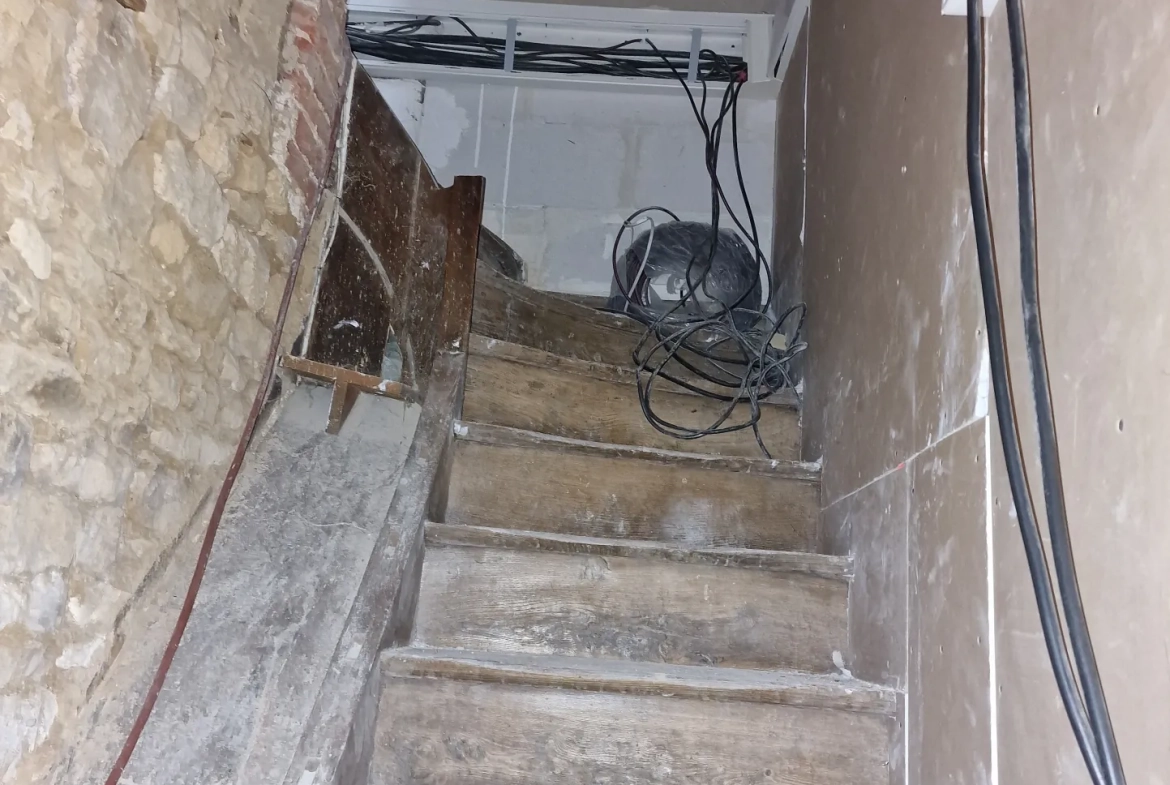 Immeuble à vendre à Trun avec fort potentiel locatif et rénovation à prévoir 