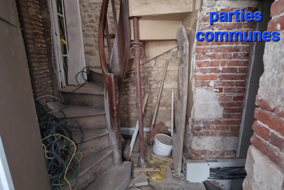 Immeuble à vendre à Trun avec fort potentiel locatif et rénovation à prévoir 