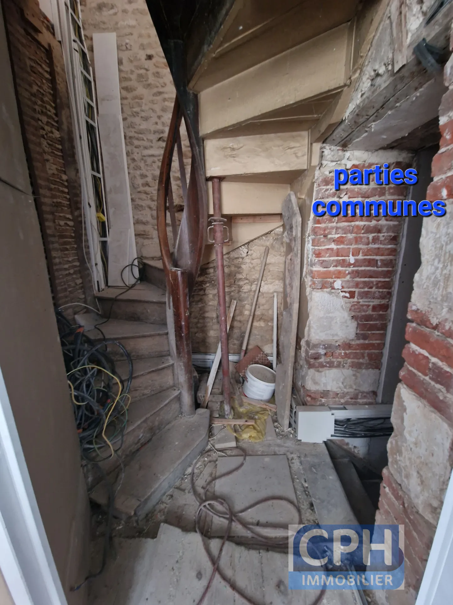 Immeuble à vendre à Trun avec fort potentiel locatif et rénovation à prévoir 