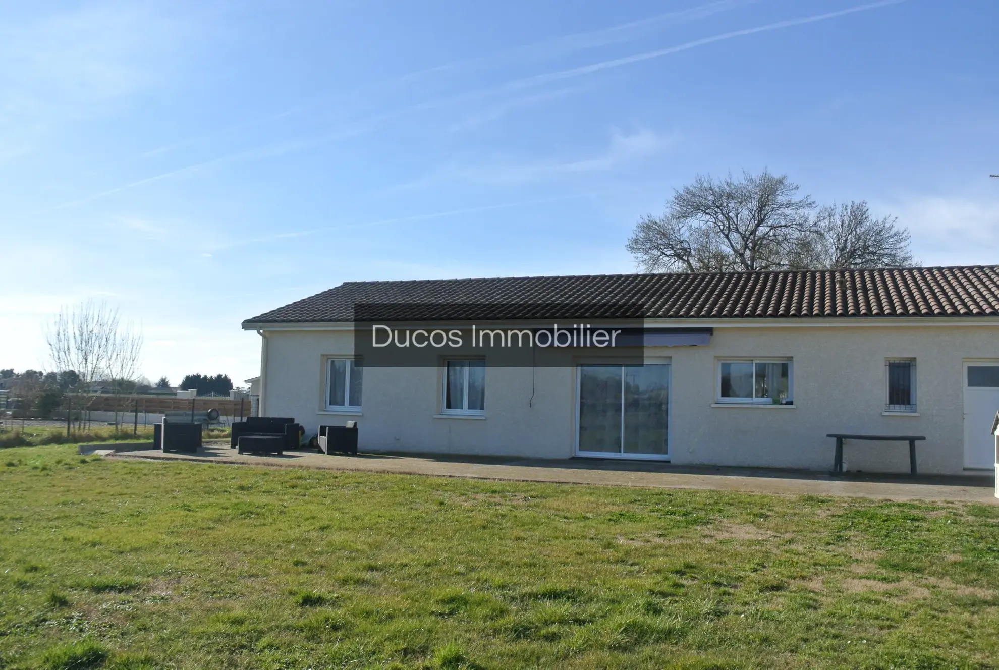 Maison de plain-pied moderne avec 4 chambres à Sainte-Bazeille 