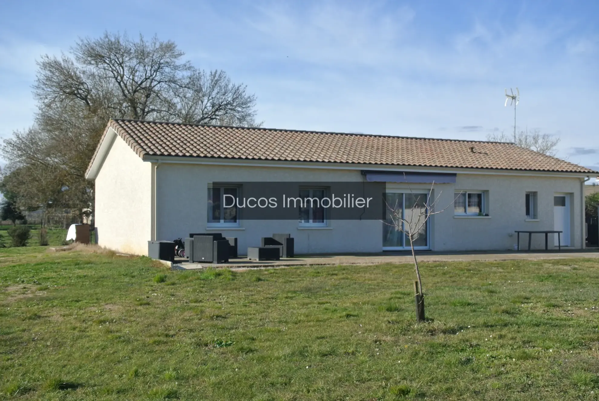 Maison de plain-pied moderne avec 4 chambres à Sainte-Bazeille 